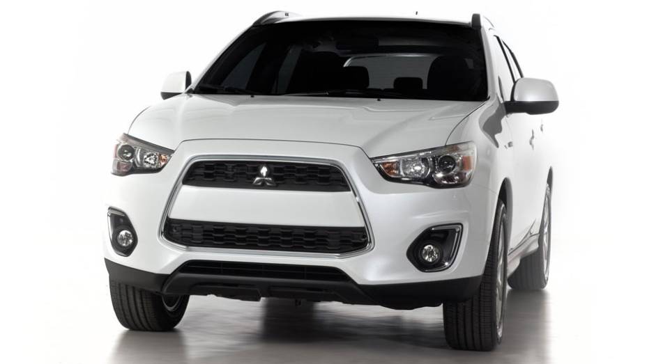 SUV, conhecido como ASX no Brasil, foi submetido a um facelift | <a href="https://preprod.quatrorodas.abril.com.br/saloes/nova-york/2012/mitsubishi-outlander-sport-681212.shtml" rel="migration">Leia mais</a>