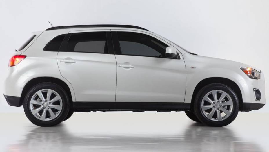 Sucesso de vendas, SUV será feito em Illinois, nos EUA | <a href="https://preprod.quatrorodas.abril.com.br/saloes/nova-york/2012/mitsubishi-outlander-sport-681212.shtml" rel="migration">Leia mais</a>