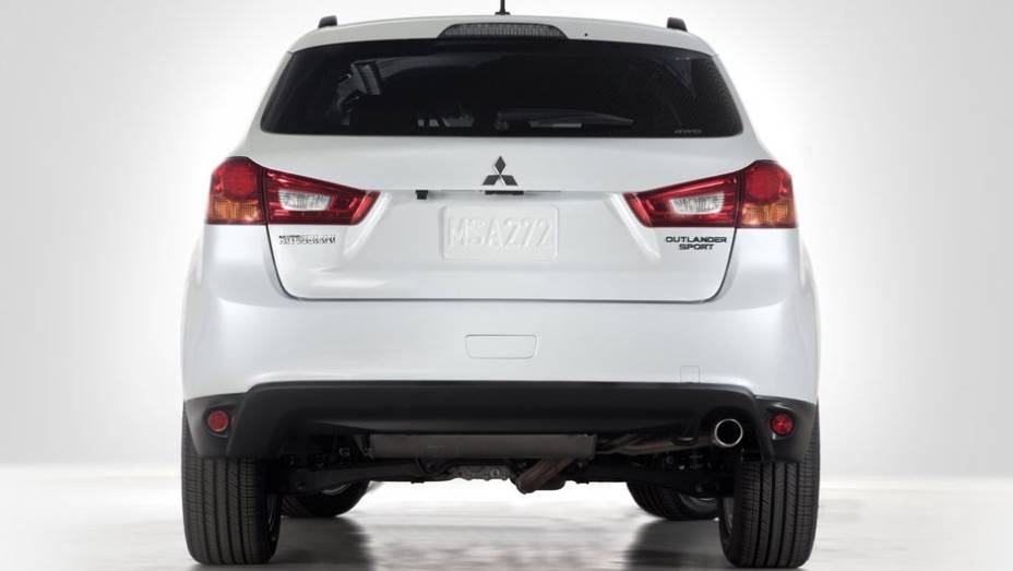 Lanternas traseiras ganharam mudanças também | <a href="https://preprod.quatrorodas.abril.com.br/saloes/nova-york/2012/mitsubishi-outlander-sport-681212.shtml" rel="migration">Leia mais</a>