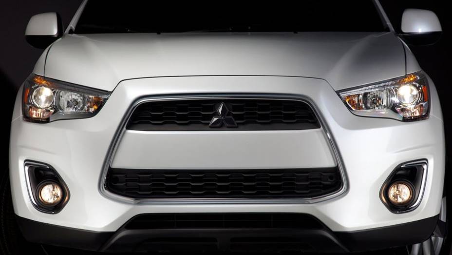 Modelo é o mais vendido da Mitsubishi na América do Norte | <a href="https://preprod.quatrorodas.abril.com.br/saloes/nova-york/2012/mitsubishi-outlander-sport-681212.shtml" rel="migration">Leia mais</a>