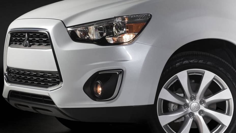 Rodas de 18 polegadas agora equipam o SUV | <a href="https://preprod.quatrorodas.abril.com.br/saloes/nova-york/2012/mitsubishi-outlander-sport-681212.shtml" rel="migration">Leia mais</a>