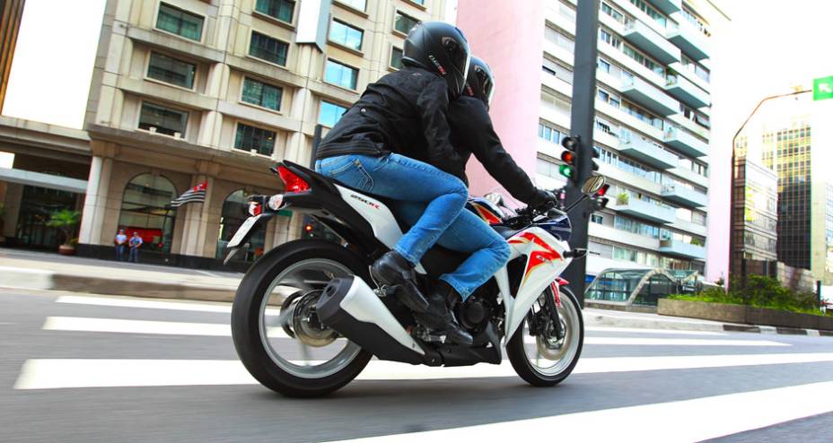 O visual &eacute; inspirado na VFR 1200 e na CBR 1000RR