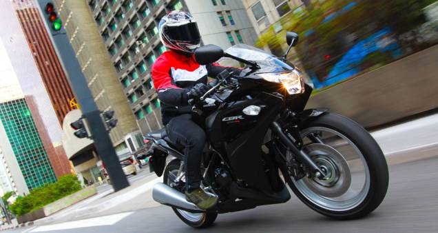 CBR 250R também pode ser na cor preta CBR 250R também pode ser na cor preta
