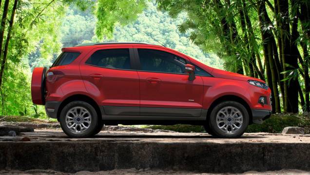Design agressivo e linha de cintura elevada são marcas registradas do modelo; a parte inferior pintada de cinza disfarça a altura do carro | <a href="https://preprod.quatrorodas.abril.com.br/carros/lancamentos/ford-ecosport-695845.shtml" rel="migration">Leia mais</a> Design agressivo e linha de cintura elevada são marcas registradas do modelo; a parte inferior pintada de cinza disfarça a altura do carro | <a href="https://preprod.quatrorodas.abril.com.br/carros/lancamentos/ford-ecosport-695845.shtml" rel="migration">Leia mais</a>