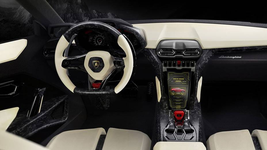 Parte do interior &eacute; feita em fibra de carbono, o que assegura leveza ao carro | <a href="https://preprod.quatrorodas.abril.com.br/saloes/pequim/2012/lamborghini-urus-682649.shtml" rel="migration">Leia mais</a>