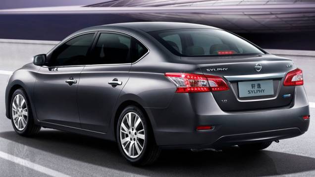 Lançado em Pequim, deverá chegar a outros mercados ainda em 2012 | <a href="https://preprod.quatrorodas.abril.com.br/saloes/pequim/2012/nissan-sylphy-682762.shtml" rel="migration">Leia mais</a> Lançado em Pequim, deverá chegar a outros mercados ainda em 2012 | <a href="https://preprod.quatrorodas.abril.com.br/saloes/pequim/2012/nissan-sylphy-682762.shtml" rel="migration">Leia mais</a>