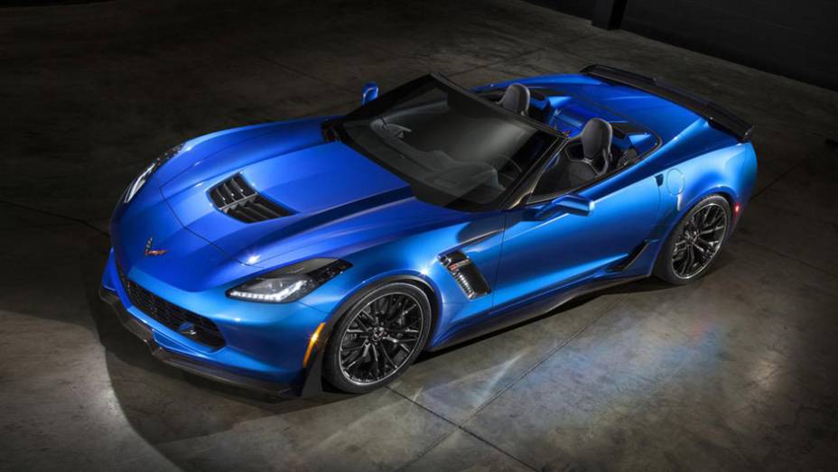 Sem a capota, o modelo consegue ser ainda mais belo que o cupê | <a href="https://preprod.quatrorodas.abril.com.br/noticias/fabricantes/gm-revela-corvette-z06-conversivel-779627.shtml" rel="migration">Leia mais</a>