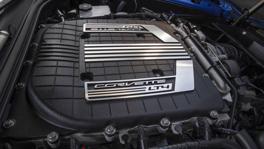 O motor 6.2 V8 rende pelo menos 625 cv, nas palavras da própria marca | <a href="https://preprod.quatrorodas.abril.com.br/noticias/fabricantes/gm-revela-corvette-z06-conversivel-779627.shtml" rel="migration">Leia mais</a>