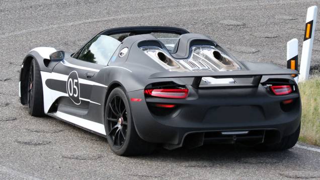 Em termos de dirigibilidade, haverá cinco modos de direção | <a href="https://preprod.quatrorodas.abril.com.br/noticias/fabricantes/porsche-fornece-especificacoes-918-spyder-741568.shtml" rel="migration">Leia mais</a> Em termos de dirigibilidade, haverá cinco modos de direção | <a href="https://preprod.quatrorodas.abril.com.br/noticias/fabricantes/porsche-fornece-especificacoes-918-spyder-741568.shtml" rel="migration">Leia mais</a>