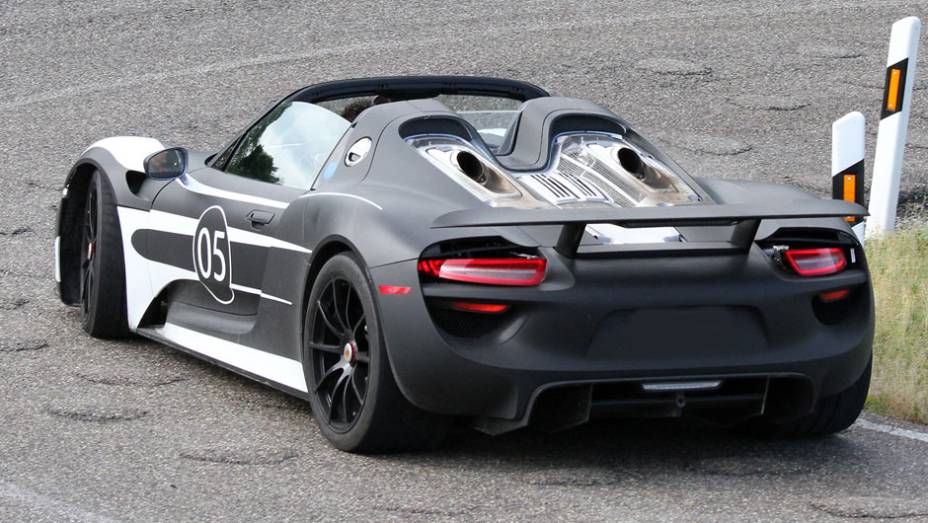 Em termos de dirigibilidade, haver&aacute; cinco modos de dire&ccedil;&atilde;o | <a href="https://preprod.quatrorodas.abril.com.br/noticias/fabricantes/porsche-fornece-especificacoes-918-spyder-741568.shtml" rel="migration">Leia mais</a>
