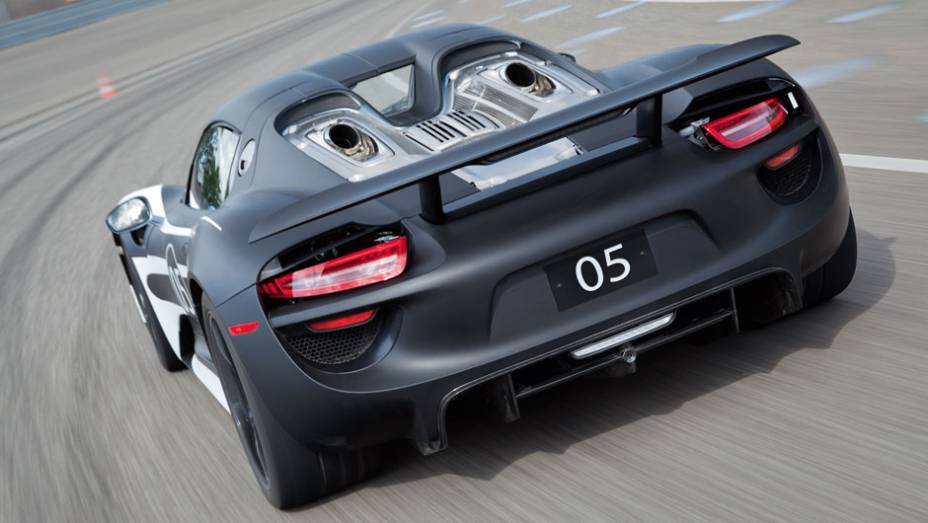 Do mais econ&ocirc;mico E-Power (100% el&eacute;trico, autonomia de 30 km), ao bot&atilde;o Hot Lap | <a href="https://preprod.quatrorodas.abril.com.br/noticias/fabricantes/porsche-fornece-especificacoes-918-spyder-741568.shtml" rel="migration">Leia mais</a>