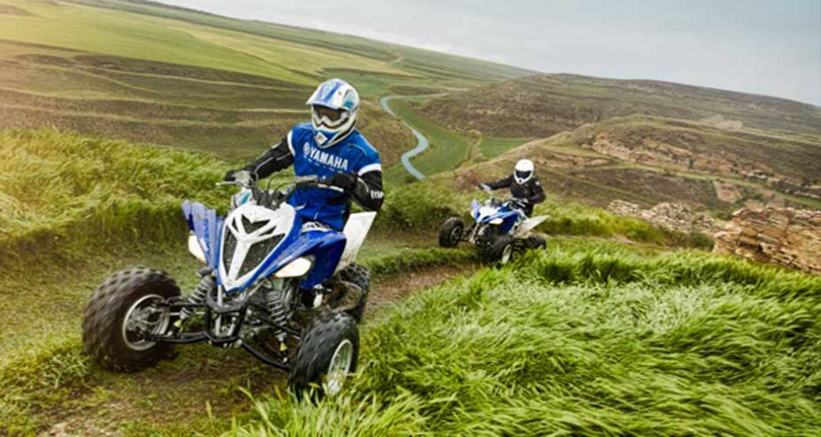Entre suas peculiaridades, a Raptor tem acelerador na alavanca no polegar direito e câmbio tem 5 velocidades e transmissão final por corrente. | <a href="https://preprod.quatrorodas.abril.com.br/moto/noticias/yamaha-lanca-novo-raptor-700r-688932.shtml" rel="migration">Leia mais</a>