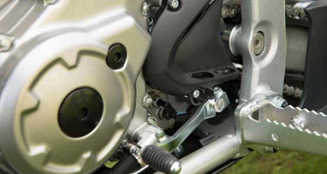 Conjunto reforçado garante robustez até na hora de enfrentar os piores obstáculos | <a href="https://preprod.quatrorodas.abril.com.br/moto/noticias/yamaha-lanca-novo-raptor-700r-688932.shtml" rel="migration">Leia mais</a> Conjunto reforçado garante robustez até na hora de enfrentar os piores obstáculos | <a href="https://preprod.quatrorodas.abril.com.br/moto/noticias/yamaha-lanca-novo-raptor-700r-688932.shtml" rel="migration">Leia mais</a>