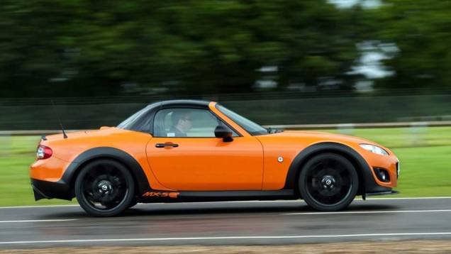 Diversas peças de fibra de carbono foram incorporadas ao carro para reduzir peso | <a href="https://preprod.quatrorodas.abril.com.br/noticias/mazda-mostra-mx-5-especial-goodwood-324164_p.shtml" target="_blank" rel="migration">Leia mais</a> Diversas peças de fibra de carbono foram incorporadas ao carro para reduzir peso | <a href="https://preprod.quatrorodas.abril.com.br/noticias/mazda-mostra-mx-5-especial-goodwood-324164_p.shtml" target="_blank" rel="migration">Leia mais</a>
