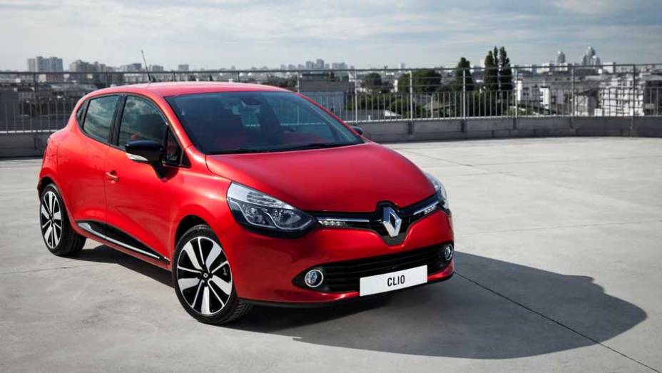 A versão topo de linha é a ENERGY dCi 90 Dynamique | <a href="https://preprod.quatrorodas.abril.com.br/saloes/paris/2012/renault-clio-702424.shtml" rel="migration">Leia mais</a>