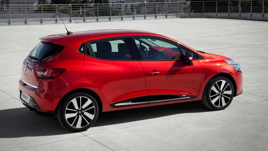 O pre&ccedil;o da vers&atilde;o de topo &eacute; de 19.900 euros. | <a href="https://preprod.quatrorodas.abril.com.br/saloes/paris/2012/renault-clio-702424.shtml" rel="migration">Leia mais</a>