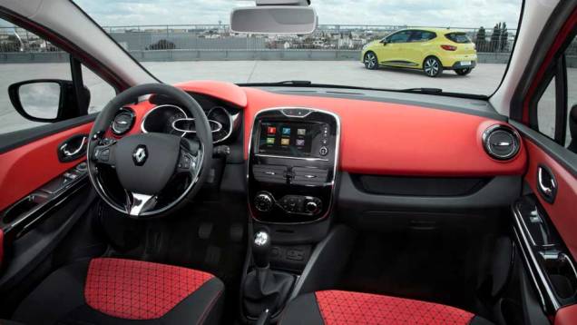 O início de vendas na Europa está previsto para o começo de 2013 | <a href="https://preprod.quatrorodas.abril.com.br/saloes/paris/2012/renault-clio-702424.shtml" rel="migration">Leia mais</a> O início de vendas na Europa está previsto para o começo de 2013 | <a href="https://preprod.quatrorodas.abril.com.br/saloes/paris/2012/renault-clio-702424.shtml" rel="migration">Leia mais</a>
