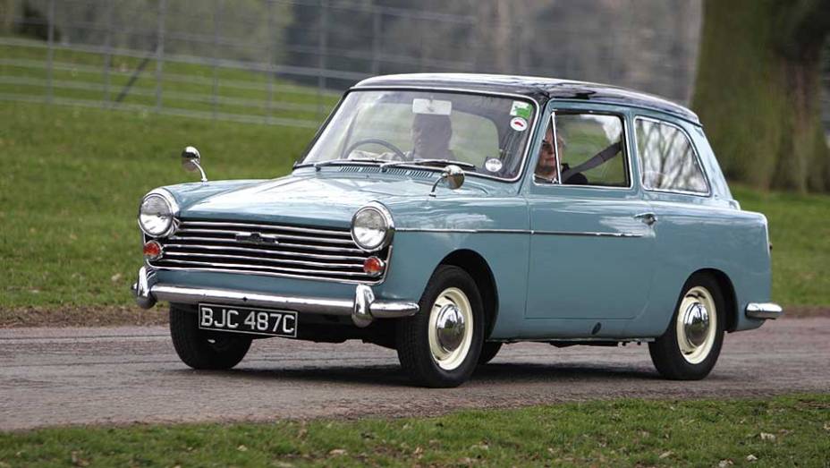 Austin A40 Farina: este belo cupê inglês tinha linhas elegantes pouco comuns para os carros da época | <a href="https://preprod.quatrorodas.abril.com.br/noticias/sergio-pininfarina-morre-aos-85-anos-324190_p.shtml" target="_blank" rel="migration">Leia mais</a>