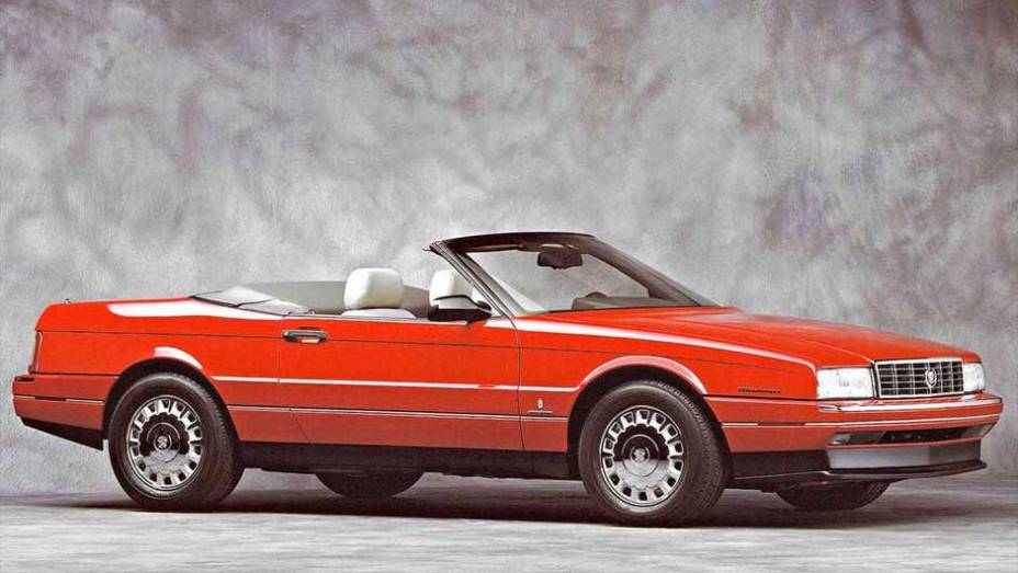 Cadillac Allante: nem os americanos resistiram à criatividade do estúdio italiano e encomendaram este conversível nos anos 80 | <a href="https://preprod.quatrorodas.abril.com.br/noticias/sergio-pininfarina-morre-aos-85-anos-324190_p.shtml" target="_blank" rel="migration">Leia mais</a>