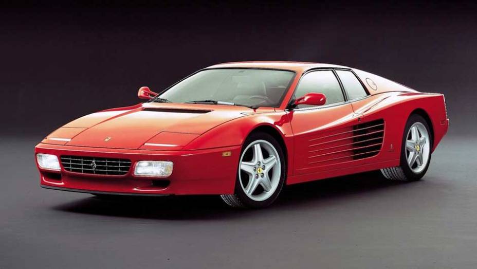 Ferrari 512 TR: sucessora da clássica Testarossa, conquistou fãs pelo estilo arrebatador e o motor V12 de quase 500 cv | <a href="https://preprod.quatrorodas.abril.com.br/noticias/sergio-pininfarina-morre-aos-85-anos-324190_p.shtml" target="_blank" rel="migration">Leia mais</a>