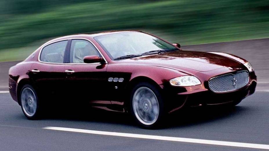 Maserati Quattroporte Executive GT: um dos primeiros sedãs de alto luxo, usa um nome famoso no passado | <a href="https://preprod.quatrorodas.abril.com.br/noticias/sergio-pininfarina-morre-aos-85-anos-324190_p.shtml" target="_blank" rel="migration">Leia mais</a>