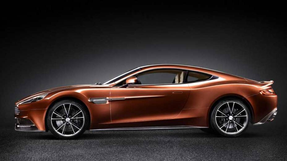 Novo Aston Martin Vanquish | <a href="https://preprod.quatrorodas.abril.com.br/saloes/paris/2012/aston-martin-vanquish-702721.shtml" rel="migration">Leia mais</a>