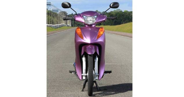 A tonalidade rosa metálico é exclusiva da versão ES | <a href="https://preprod.quatrorodas.abril.com.br/moto/noticias/honda-biz-100-porta-entrada-691776.shtml" rel="migration">Leia mais</a> A tonalidade rosa metálico é exclusiva da versão ES | <a href="https://preprod.quatrorodas.abril.com.br/moto/noticias/honda-biz-100-porta-entrada-691776.shtml" rel="migration">Leia mais</a>
