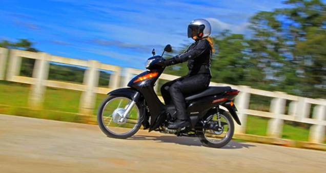 O chassi é monobloco e construído em tubos de aço | <a href="https://preprod.quatrorodas.abril.com.br/moto/noticias/honda-biz-100-porta-entrada-691776.shtml" rel="migration">Leia mais</a> O chassi é monobloco e construído em tubos de aço | <a href="https://preprod.quatrorodas.abril.com.br/moto/noticias/honda-biz-100-porta-entrada-691776.shtml" rel="migration">Leia mais</a>