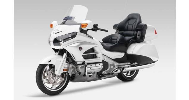 Duas pessoas viajam com conforto na Gold Wing | <a href="https://preprod.quatrorodas.abril.com.br/moto/noticias/nova-gold-wing-691786.shtml" rel="migration">Leia mais</a> Duas pessoas viajam com conforto na Gold Wing | <a href="https://preprod.quatrorodas.abril.com.br/moto/noticias/nova-gold-wing-691786.shtml" rel="migration">Leia mais</a>