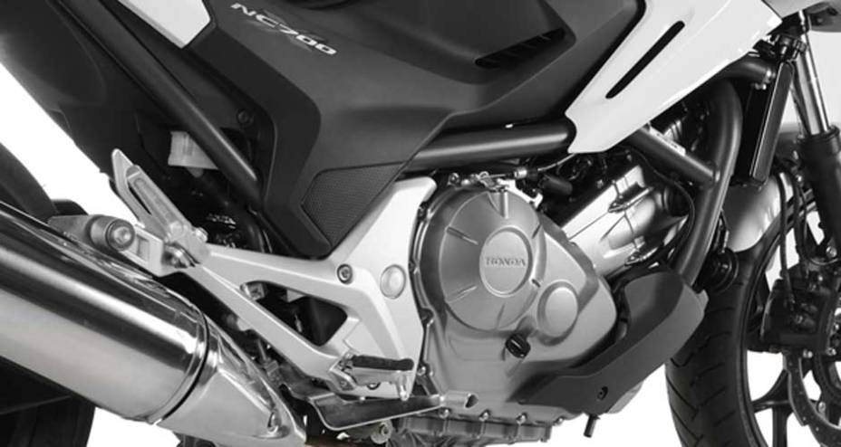 Motor é bicilíndrico em linha de 669,6 cc | <a href="https://preprod.quatrorodas.abril.com.br/moto/noticias/honda-nc-700x-made-in-manaus-691787.shtml" rel="migration">Leia mais</a>