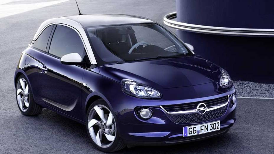 Hatch mede 3,70 m de comprimento, 1,72 m de largura e seu entre-eixos mede 2,30 m | <a href="https://preprod.quatrorodas.abril.com.br/saloes/paris/2012/opel-adam-702610.shtml" rel="migration">Leia mais</a>