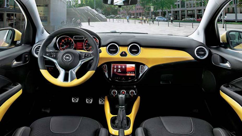 Interior do Adam poder&aacute; ser customizado com dois tons de cores | <a href="https://preprod.quatrorodas.abril.com.br/saloes/paris/2012/opel-adam-702610.shtml" rel="migration">Leia mais</a>