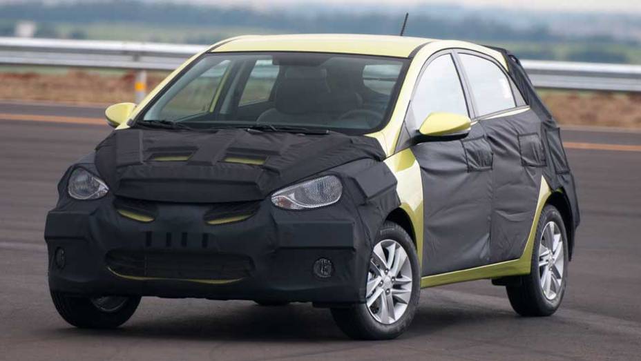 Vers&atilde;o b&aacute;sica utilizar&aacute; o mesmo motor 1.0 tricil&iacute;ndrico empregado no Kia Picanto | <a href="https://preprod.quatrorodas.abril.com.br/carros/lancamentos/novo-hyundai-sera-chamado-hb20-693564.shtml" target="_blank" rel="migration">Leia mais</a>