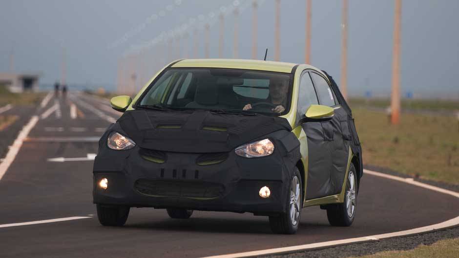 Motores 1.0 e 1.6 do HB20 utilizam c&acirc;mbio com engates suaves e precisos | <a href="https://preprod.quatrorodas.abril.com.br/carros/lancamentos/novo-hyundai-sera-chamado-hb20-693564.shtml" target="_blank" rel="migration">Leia mais</a>