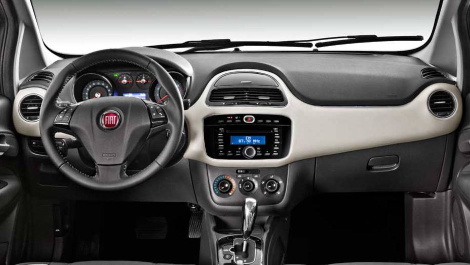 O interior é novo, com direito a acabamento em dois tons, novas saídas de ar-condicionado e quadro de instrumentos renovado | <a href="https://preprod.quatrorodas.abril.com.br/carros/lancamentos/fiat-punto-2013-693625.shtml" target="_blank" rel="migration">Leia mais</a>