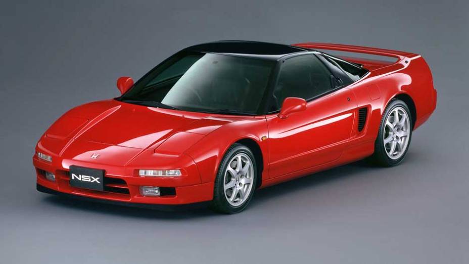 Boa aerodinâmica permitia com que o NSX oferecesse estabilidade acima do comum, quando se aproximava da velocidade máxima <a href="https://preprod.quatrorodas.abril.com.br/reportagens/classicos/japones-valente-828328.shtml" rel="migration">| Leia mais|</a> <a href="https://quatroro" rel="migration"></a>