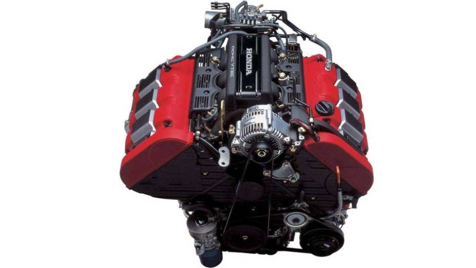 Motor C30, 3.0 V6, usava tecnologias de ponta para a época: comando de válvulas e coletor de admissão variável e injeção eletrônica multiponto. Gerava 280 cv <a href="https://preprod.quatrorodas.abril.com.br/reportagens/classicos/japones-valente-828328.shtml" rel="migration"> | Lei</a>