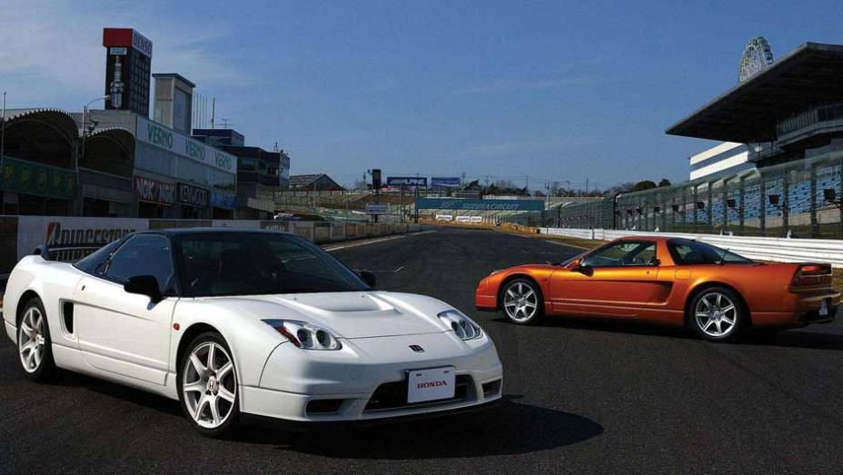 Mais recente geração do NSX ganhou as ruas em 2005, com visual muito parecido com o original <a href="https://preprod.quatrorodas.abril.com.br/reportagens/classicos/japones-valente-828328.shtml" rel="migration">| Leia mais|</a> <a href="https://preprod.quatrorodas.abril.com.br/galerias/sal" rel="migration"></a>