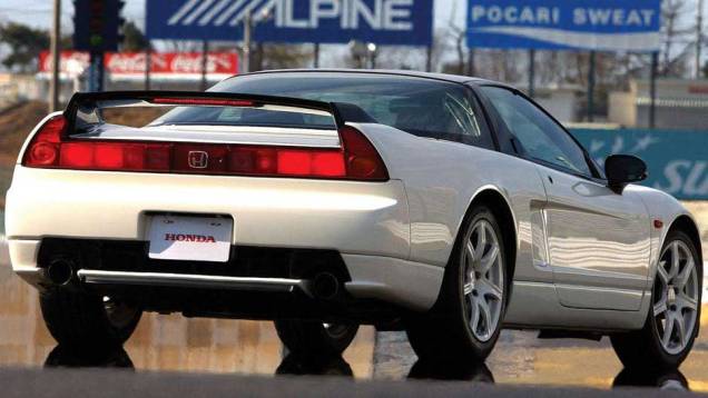 Lanterna traseira é uma das maiores marcas do NSX <a href="https://preprod.quatrorodas.abril.com.br/reportagens/classicos/japones-valente-828328.shtml" rel="migration">| Leia mais|</a> <a href="https://preprod.quatrorodas.abril.com.br/galerias/saloes/detroit-2015/acura-nsx-824744.shtml" rel="migration"> |</a> Lanterna traseira é uma das maiores marcas do NSX <a href="https://preprod.quatrorodas.abril.com.br/reportagens/classicos/japones-valente-828328.shtml" rel="migration">| Leia mais|</a> <a href="https://preprod.quatrorodas.abril.com.br/galerias/saloes/detroit-2015/acura-nsx-824744.shtml" rel="migration"> |</a>