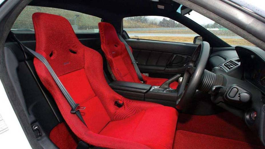 Assentos esportivos eram feitos pela Recaro <a href="https://preprod.quatrorodas.abril.com.br/reportagens/classicos/japones-valente-828328.shtml" rel="migration">| Leia mais|</a> <a href="https://preprod.quatrorodas.abril.com.br/galerias/saloes/detroit-2015/acura-nsx-824744.shtml" rel="migration"> | Novo A</a>