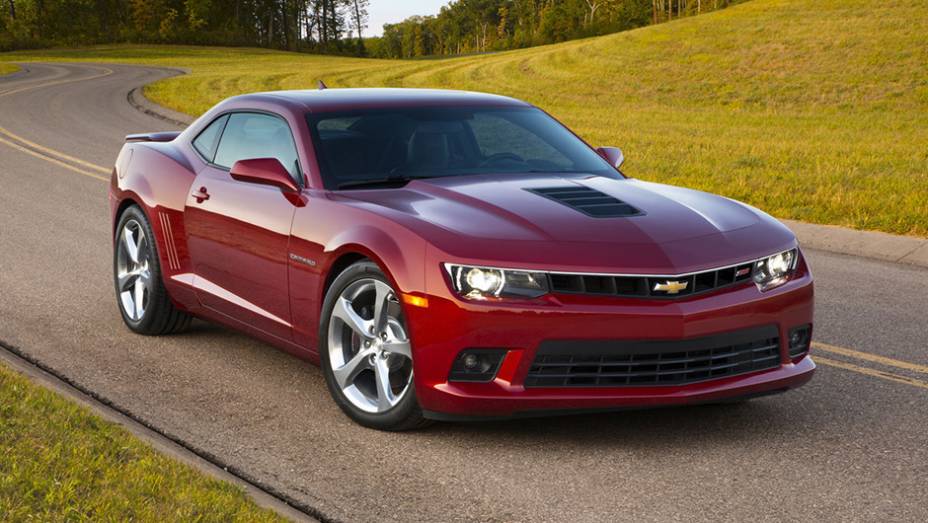 O preço brasileiro do Chevrolet Camaro certamente assustaria todos os seus consumidores nos Estados Unidos. Enquanto aqui ele (SS V8) custa R$ 210.000, lá na terra do tio Sam ele sai por R$ 106.674 (US$ 34.500).