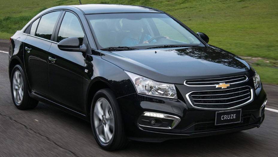 No território nacional, o sedã Chevrolet Cruze custa, na versão LTZ, R$ 82.563; nos Estados Unidos, vale o equivalente a R$ 77.593 (US$ 25.095).