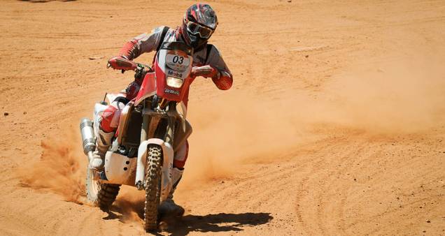 Cruzando uma das mais belas regiões do norte e nordeste brasileiro, a edição 2012 do Rally dos Sertões tem gerado impactantes imagens além das empolgantes disputas. Na imagem, Dário Júlio Cruzando uma das mais belas regiões do norte e nordeste brasileiro, a edição 2012 do Rally dos Sertões tem gerado impactantes imagens além das empolgantes disputas. Na imagem, Dário Júlio