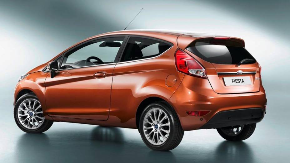 Na Europa, o hatch ter&aacute; motor EcoBoost 1.0. De acordo com a montadora, a utiliza&ccedil;&atilde;o do propulsor dever&aacute; garantir a lideran&ccedil;a do segmento ao Fiesta quanto &agrave; economia de combust&iacute;vel. | <a href="https://preprod.quatrorodas.abril.com.br/salao-do-automovel/2012/carros/" rel="migration"></a>