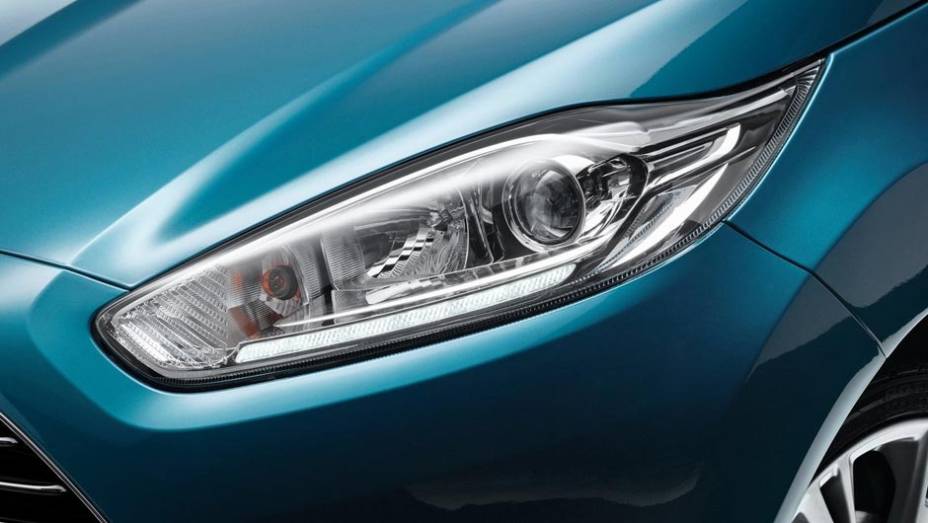 Tamb&eacute;m h&aacute; altera&ccedil;&otilde;es no para-choque dianteiro, incluindo formato e posi&ccedil;&atilde;o dos far&oacute;is de neblina. | <a href="https://preprod.quatrorodas.abril.com.br/salao-do-automovel/2012/carros/fiesta-704046.shtml" rel="migration">Leia mais</a>