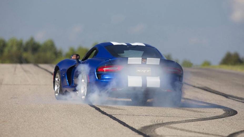 Como manda a tradição, tração do SRT Viper é traseira