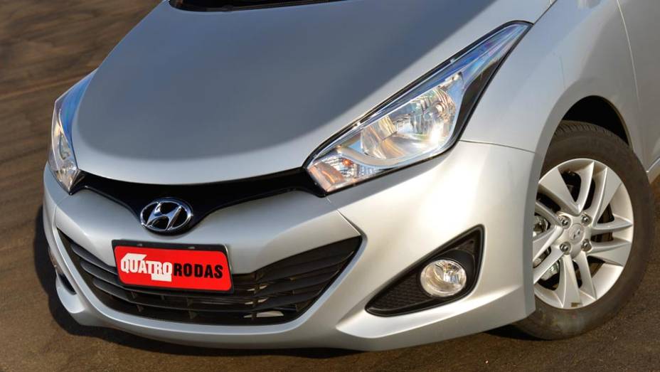 Na vers&atilde;o 1.0 b&aacute;sica, HB20 disputar&aacute; mercado com os populares VW Gol, Fiat Palio e Nissan March. J&aacute; na configura&ccedil;&atilde;o 1.6 topo de linha, o hatch brigar&aacute; com o Ford New Fiesta | <a href="%20https://preprod.quatrorodas.abril.com.br/noticias/fabricantes/todas-especificac" rel="migration"></a>