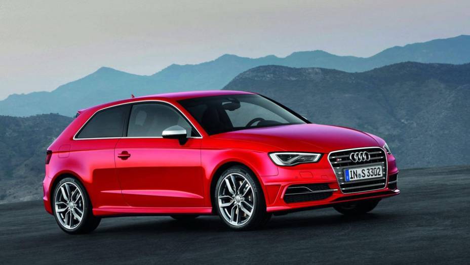 Novo Audi S3 utiliza motor 2.0 com turbo, intercooler, inje&ccedil;&atilde;o direta de combust&iacute;vel e gera 300 cv a 5.500 rpm e 38,6 mkgf de torque entre 1.800 rpm e 5.500 rpm | <a href="%20https://preprod.quatrorodas.abril.com.br/saloes/paris/2012/audi-s3-702744.shtml" rel="migration"></a>
