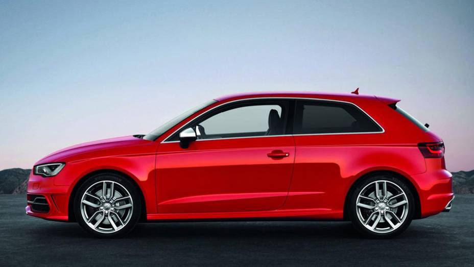 Modelo utiliza tra&ccedil;&atilde;o integral quattro e acelera aos 100 km/h em 5s4 com o c&acirc;mbio manual ou 5s1, caso utilize o c&acirc;mbio de dupla embreagem S tronic | <a href="" target="_blank" rel="migration"></a>
