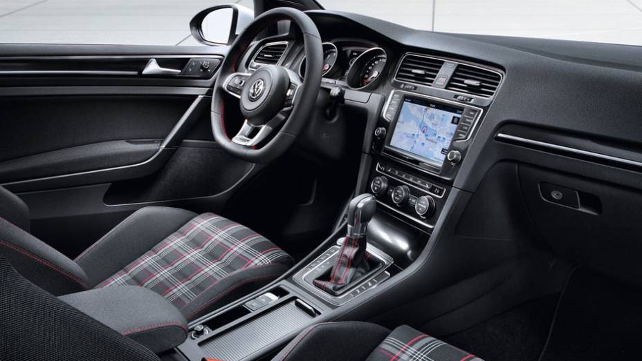 O consumo de combust&iacute;vel &eacute; de 16,6 km/l, cerca de 18% mais eficiente que o Golf GTI anterior. | <a href="https://preprod.quatrorodas.abril.com.br/saloes/paris/2012/golf-chega-setima-geracao-702391.shtml" rel="migration">Leia mais</a>